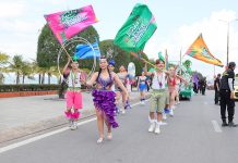 Màn diễu hành đường phố của các nghệ sĩ, vũ công trên tuyến đường Trương Pháp.