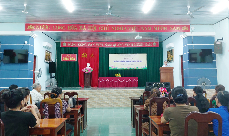 Sở VH-TT tổ chức buổi báo cáo tổng kết lớp tập huấn truyền dạy kỹ năng đàn và hát Ca trù năm 2024 tại xã Châu Hóa.