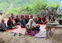 Bảo tồn, phát huy giá trị lễ hội trỉa lúa của người Bru-Vân Kiều Bà con Bru-Vân Kiều xã Trường Sơn thực hiện nghi lễ trong lễ hội trỉa lúa.