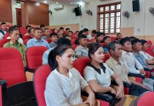 Truyền dạy, trình diễn và tái hiện các loại hình văn hóa phi vật thể cho đồng bào dân tộc Bru-Vân Kiều Tham gia lớp tập huấn là nghệ nhân, già làng, trưởng bản, bi thư chi bộ, người có uy tín đồng bào dân tộc Bru-Vân Kiều