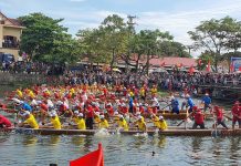 Lệ Thủy: Tổ chức các hoạt động nhân dịp Quốc khánh 2/9 Xã Sơn Thuỷ (Lệ Thủy) tổ chức bơi thuyền truyền thống trên sông Cẩm Lý.