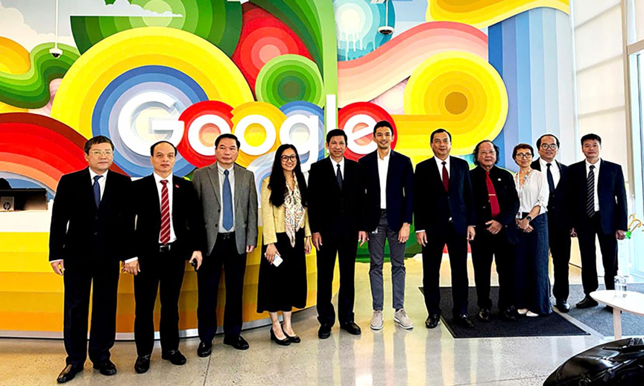 Đoàn công tác cùng đại diện lãnh đạo Google tại trụ sở ở Hoa Kỳ.