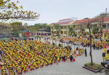 Khi bài chòi “gõ cửa” trường học Sân Trường tiểu học số 2 Bắc Lý (TP. Đồng Hới) náo nức, rực rỡ sắc màu với hội bài chòi vào những ngày đầu xuân 2024.