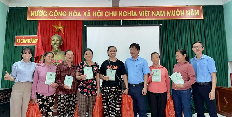 Tại các hội nghị tuyên truyền về chính sách BHXH tự nguyện, nhiều người dân Quảng Trạch đã tham gia vào chính sách bảo hiểm nhân văn này.  