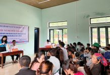 Những “câu chuyện” mang tên dự án 8 Hội nghị đối thoại do Hội LHPN thị trấn Phong Nha (Bố Trạch) tổ chức tại bản Rào Con thu hút đông đảo chị em phụ nữ tham gia.