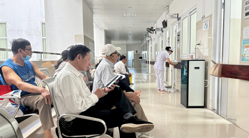 Các cơ sở y tế chú trọng nâng cao chất lượng khám, chữa bệnh nhằm bảo đảm quyền lợi cho người tham gia BHYT.