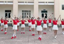 Vũ điệu khỏe đẹp trên vùng cao Các thành viên CLB Shuffle dance Đồng Lê hăng say tập luyện.