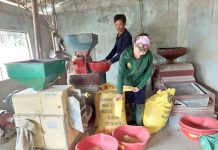 Đưa vốn tín dụng chính sách đến người nghèo Nhờ nguồn vốn tín dụng chính sách, ông Nguyễn Văn Lộc đã đầu tư mua mới máy móc để sản xuất.