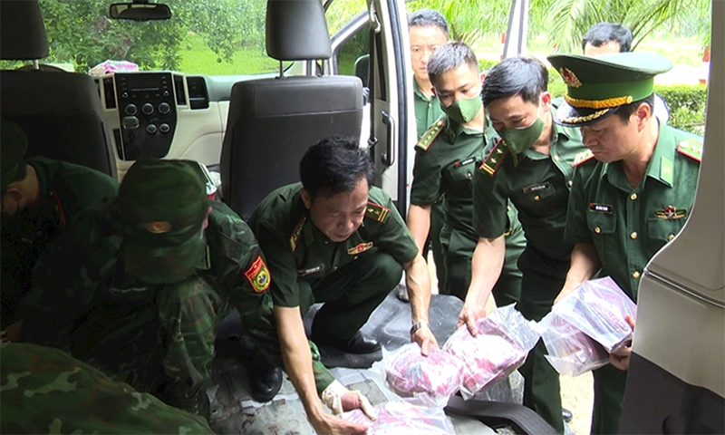  Tang vật Chuyên án A424p bị bắt giữ tại cửa khẩu Cầu Treo, xã Sơn Kim 1, huyện Hương Sơn, tỉnh Hà Tĩnh.