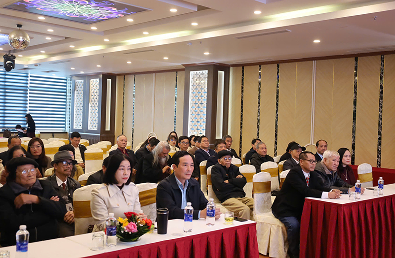 Các hội viên tham dự hội nghị.