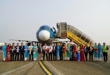 Ngành Du lịch Quảng Bình tổ chức đón chuyến bay đầu tiên đến Quảng Bình trong năm 2025.