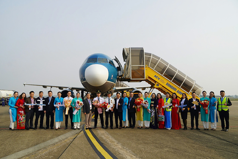 Ngành Du lịch Quảng Bình tổ chức đón chuyến bay đầu tiên đến Quảng Bình trong năm 2025.