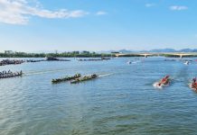 Lễ hội đua thuyền truyền thống trên sông Nhật Lệ.