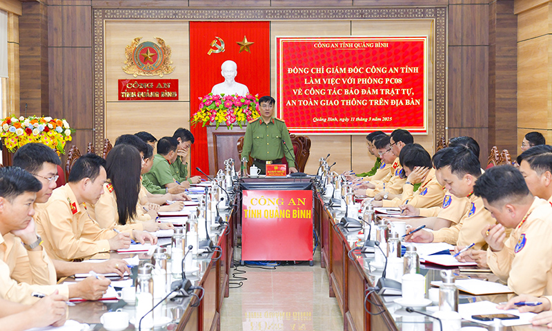 Đại tá Nguyễn Thanh Liêm, Giám đốc Công an tỉnh phát biểu chỉ đạo tại buổi làm việc.