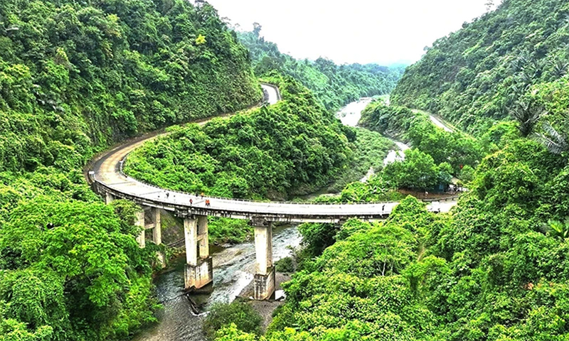 Đường Hồ Chí Minh nhánh tây qua huyện Lệ Thủy, tỉnh Quảng Bình.