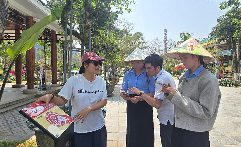 Lắp đặt bảng gắn chip NFC tại Phong Nha-Kẻ Bàng (Bố Trạch)