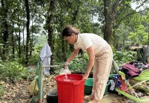 Nước sạch về bản… Người dân bản Ho Rum, xã Kim Thủy có nước sạch về bản.