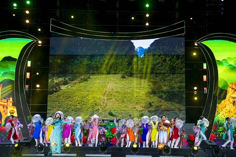 Tiết mục ấn tượng của NSND Thuỳ Linh.