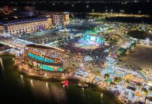 Rất đông du khách đến vui chơi, trải nghiệm tại tổ hợp phố đi bộ, phố đêm Regal Legend.