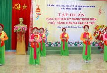 Ca trù đã và đang được trao truyền cho thế hệ trẻ.