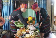 Các đội thi chuẩn bị món ăn mang nét đặc trưng riêng của ẩm thực địa phương.