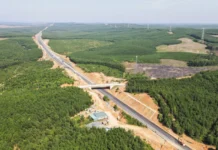 Tiềm ẩn nguy cơ tai nạn giao thông trên cao tốc Cam Lộ-La Sơn Tiềm ẩn nguy cơ tai nạn giao thông trên cao tốc Cam Lộ-La Sơn