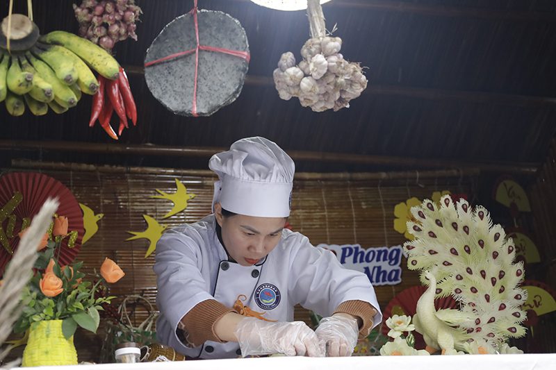 Trong thời gian 60 phút, mỗi đội thi sẽ thực hiện 2 món ăn.