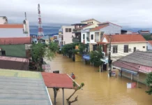 Mưa lũ làm 11 người chết và bị thương