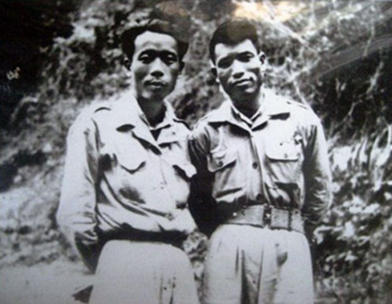 Đồng chí Hoàng Sâm cùng đồng chí Văn Tiến Dũng tại chiến khu Việt Bắc, năm 1947.