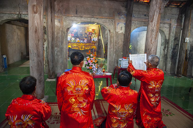 Nghi thức tế lễ long trọng mở màn Lễ hội Hoành Sơn Thánh Mẫu tại đình làng Vịnh Sơn.