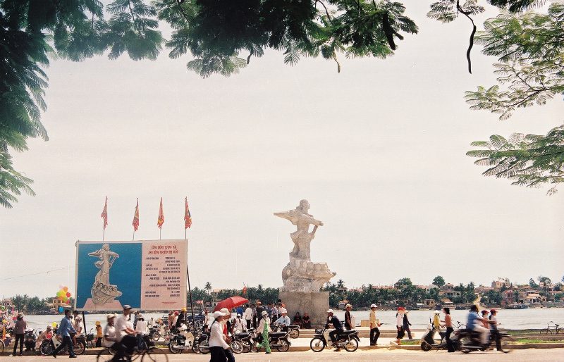 Công trình tượng đài Mẹ Suốt trong giai đoạn hoàn thiện (2007-2010).